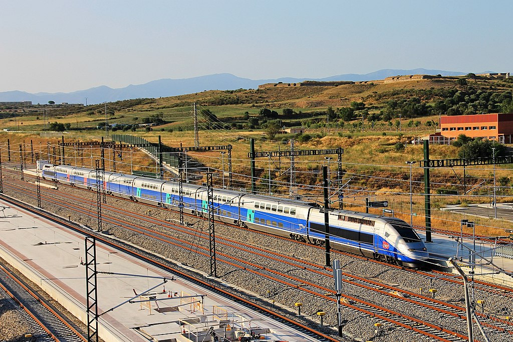 Barcelona train. TGV Duplex. Вокзал Перпиньяна. TGV фото.