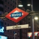 Указатель на вход в метро в Мадриде